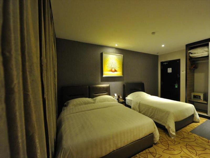 Milano Hotel Keluang Kültér fotó