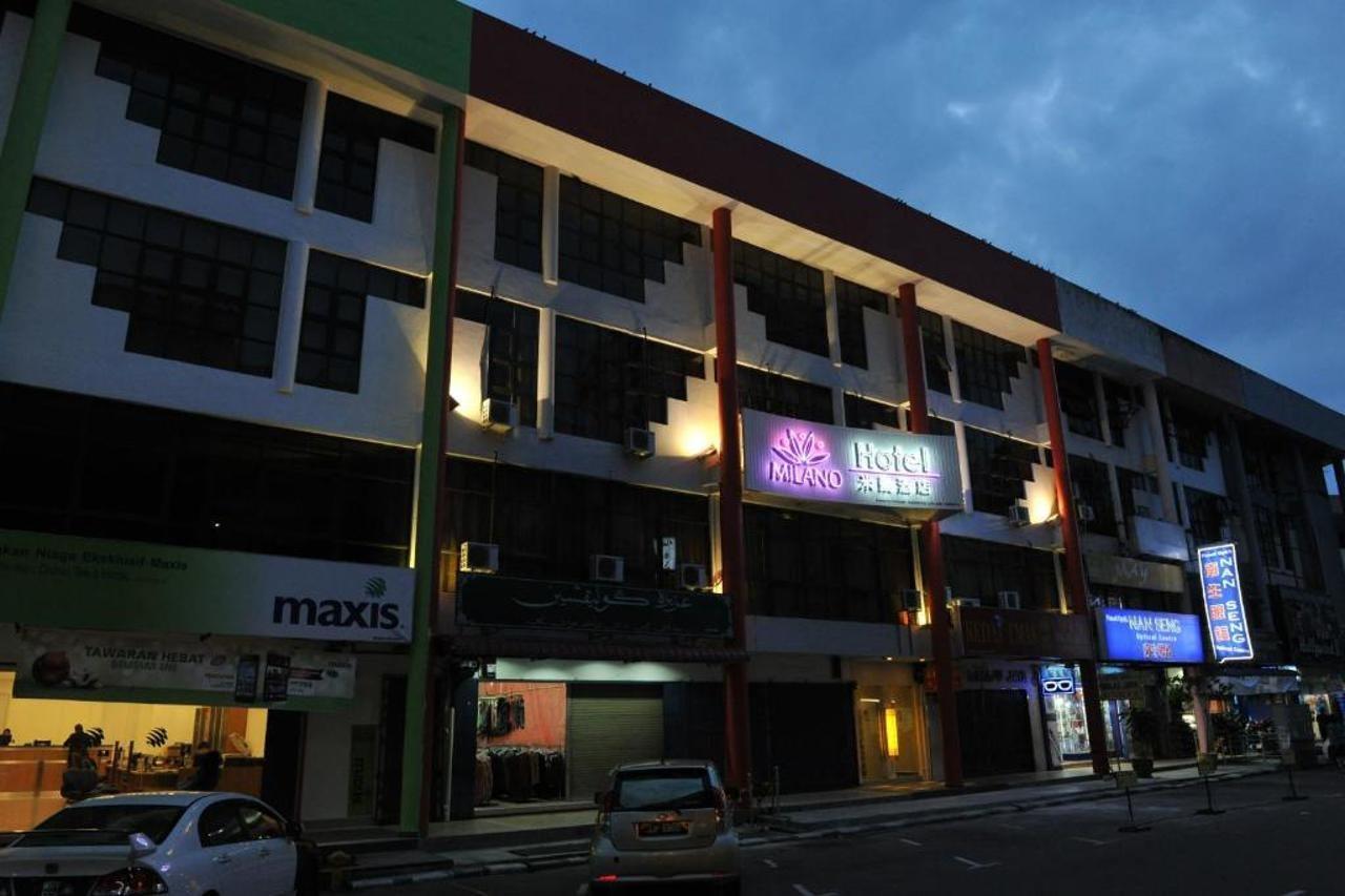 Milano Hotel Keluang Kültér fotó