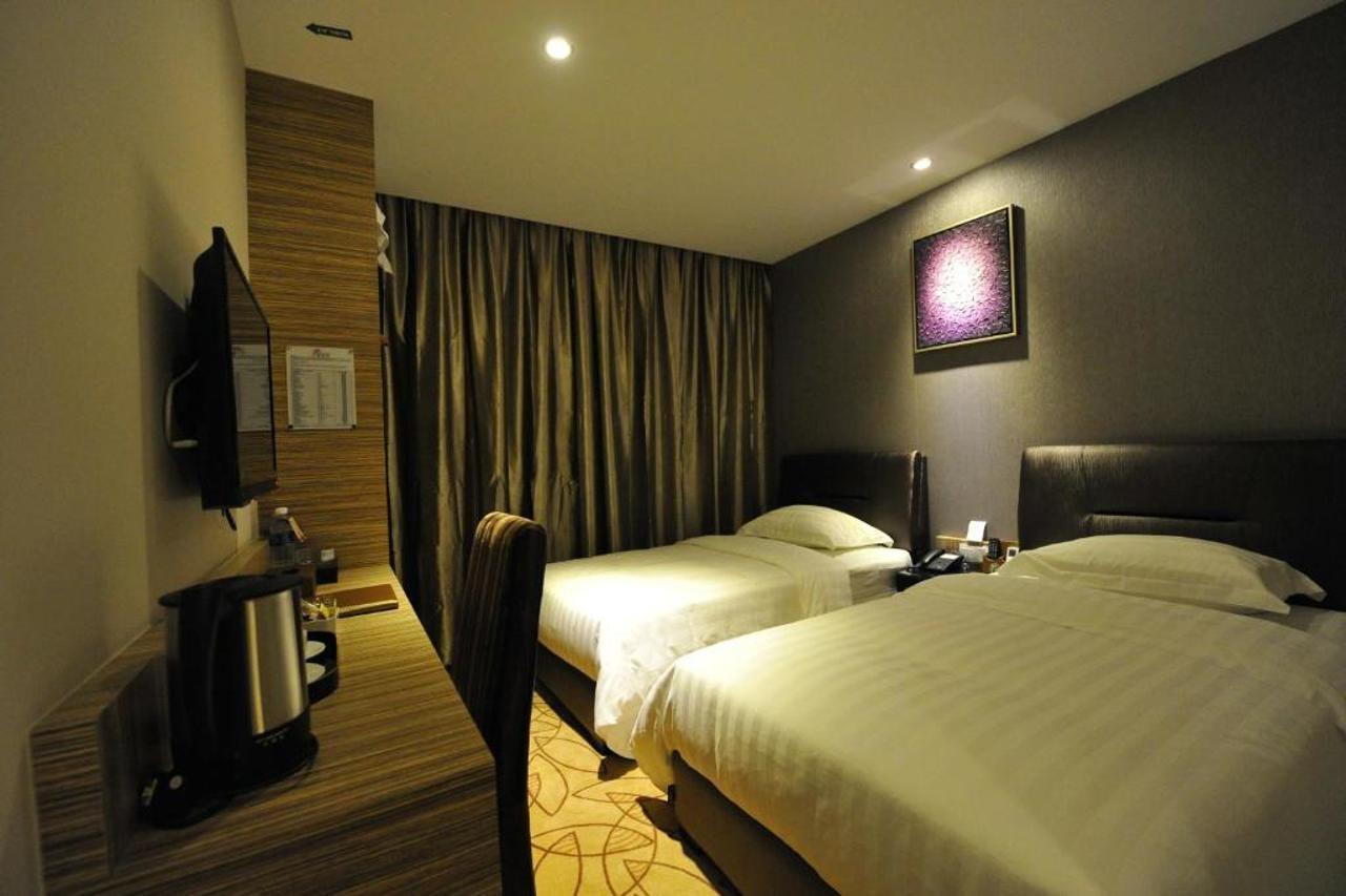 Milano Hotel Keluang Kültér fotó