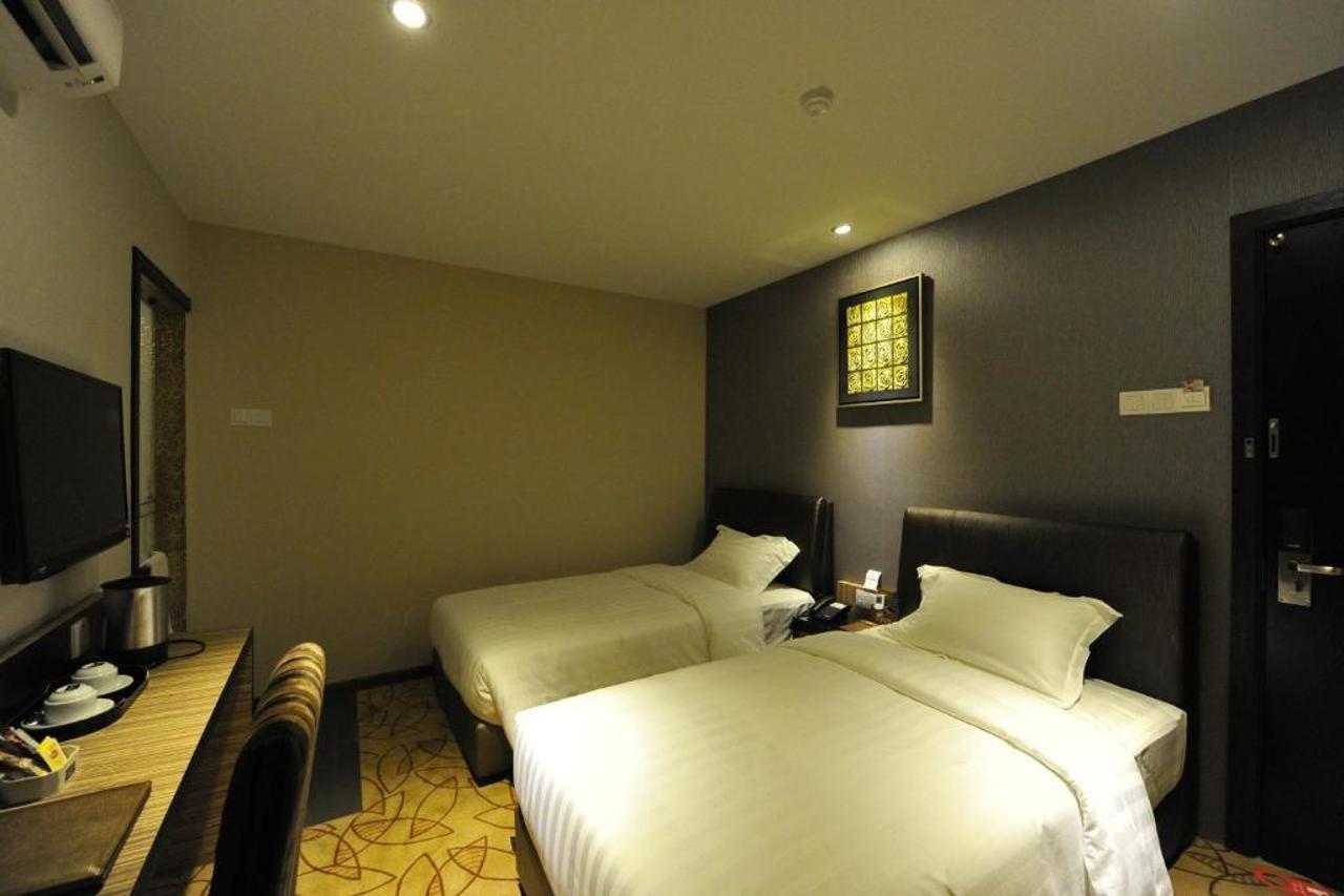 Milano Hotel Keluang Kültér fotó