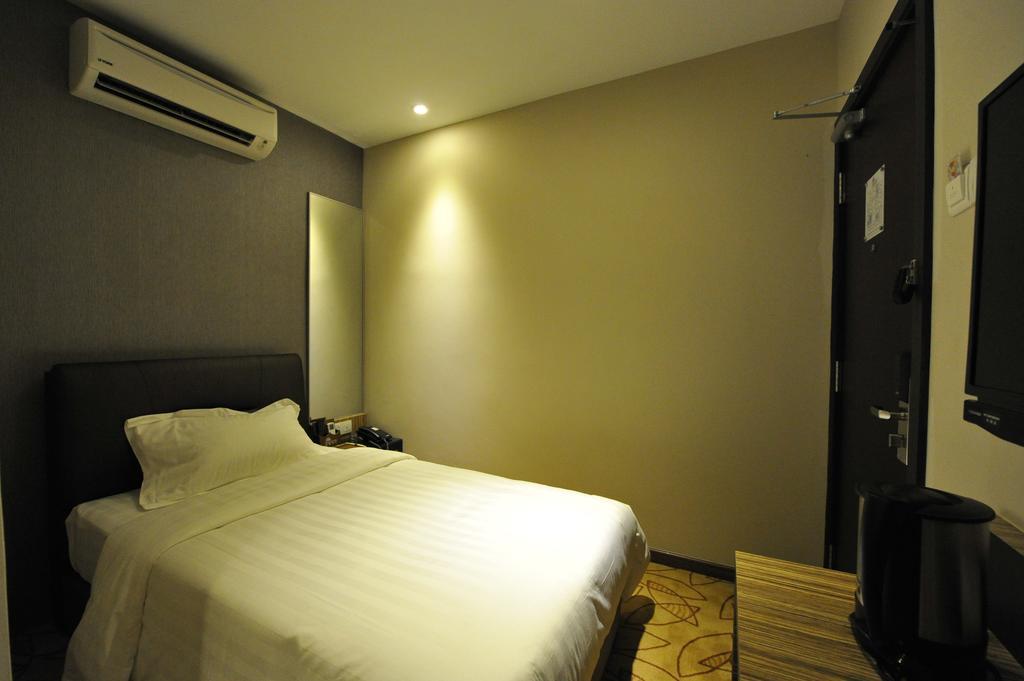 Milano Hotel Keluang Kültér fotó